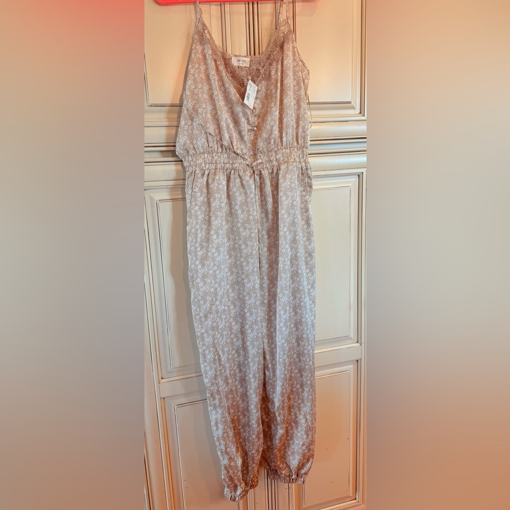 NWT! Ruby & Jenna Floral Beige Women's Jumpsuit Size Large!